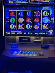 Medusa II slot game interface displaying on qq777 login mobile screen